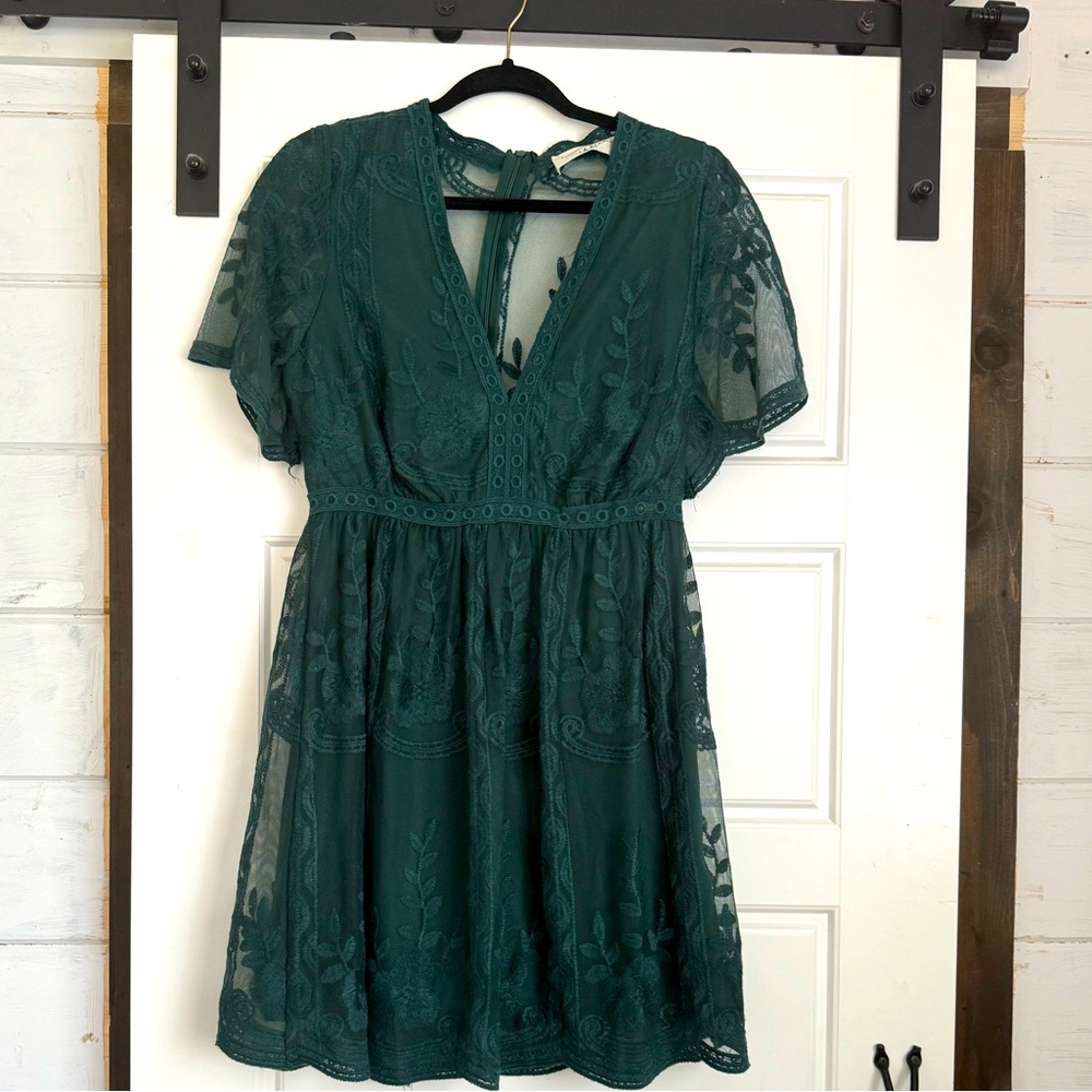 Bella Ella Boutique Medium Green Floral Lace V-Neck Mini Dress